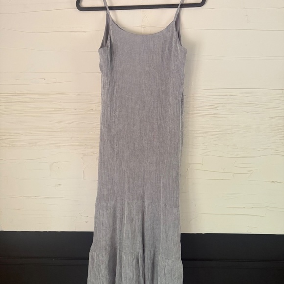 MINIMUM | Size Small | Grey Tiered Linen-Look Maxi Dress - Picture 6 of 8